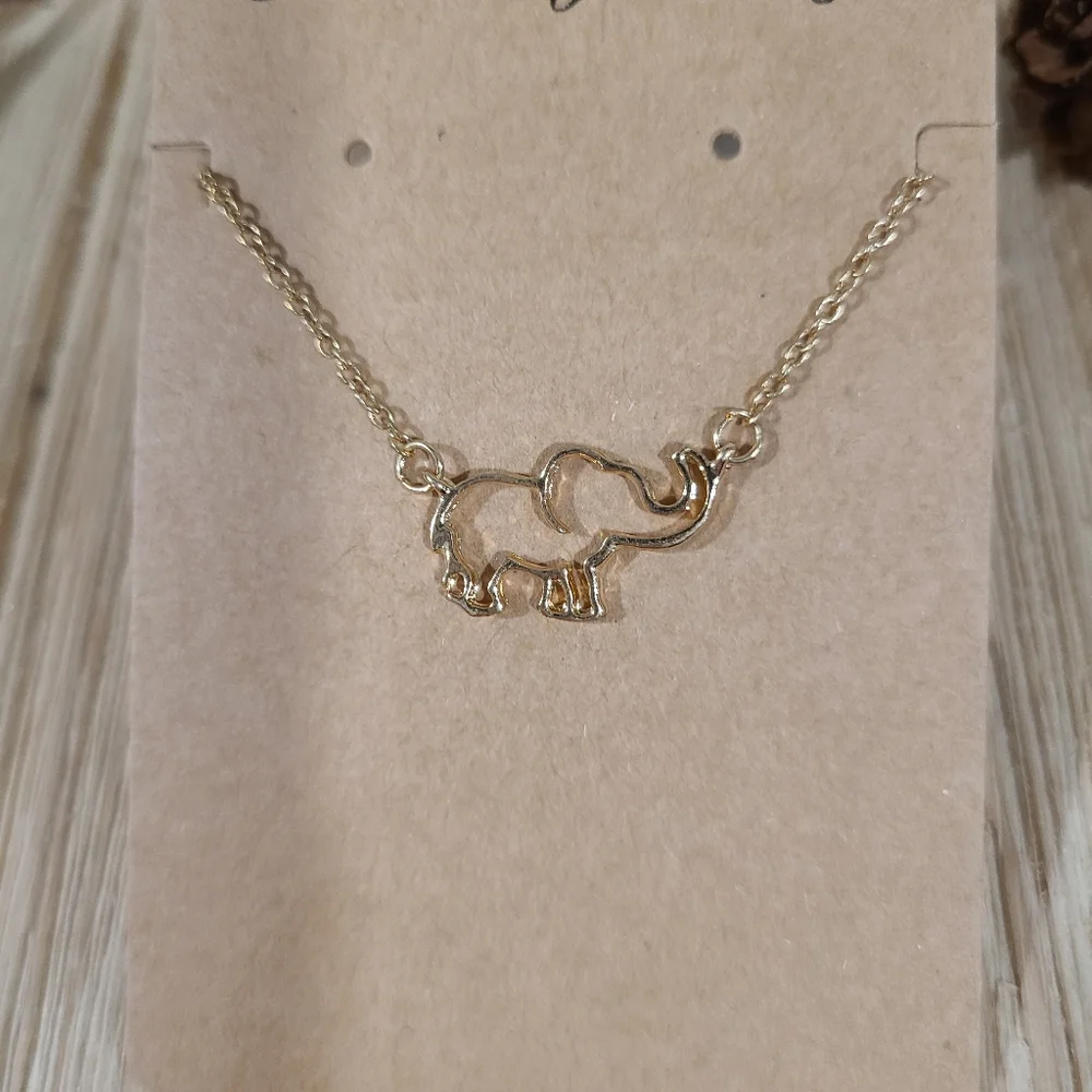 🐘🐘NEW🐘🐘VERY NICE!! Hollow Elephant Necklace in GOLD Plating 🐘🐘 - Picture 9 of 13